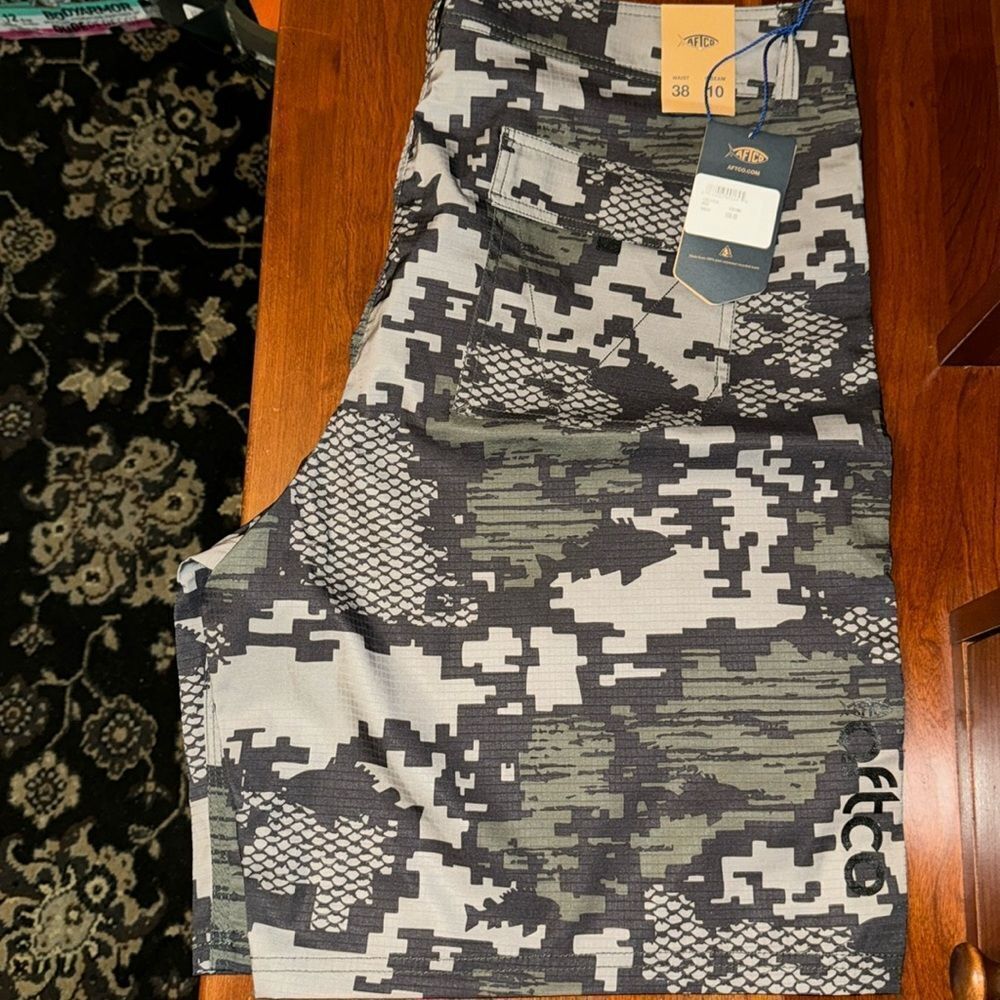 AFTCO TACTICAL GREEN CAMO FISHING SHORTS size 38 NWT